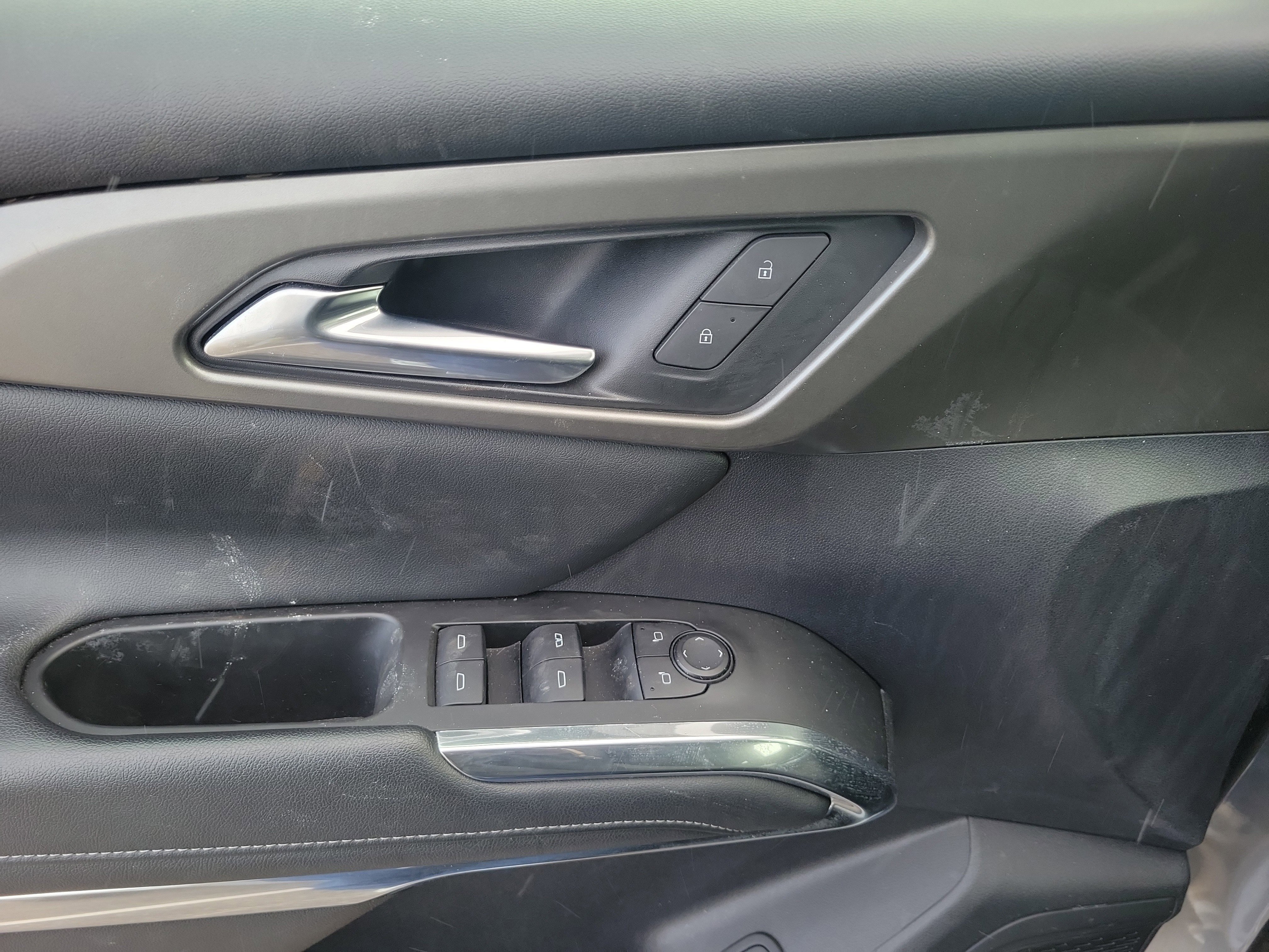 Used 2024 Chevrolet Traverse LT image 19