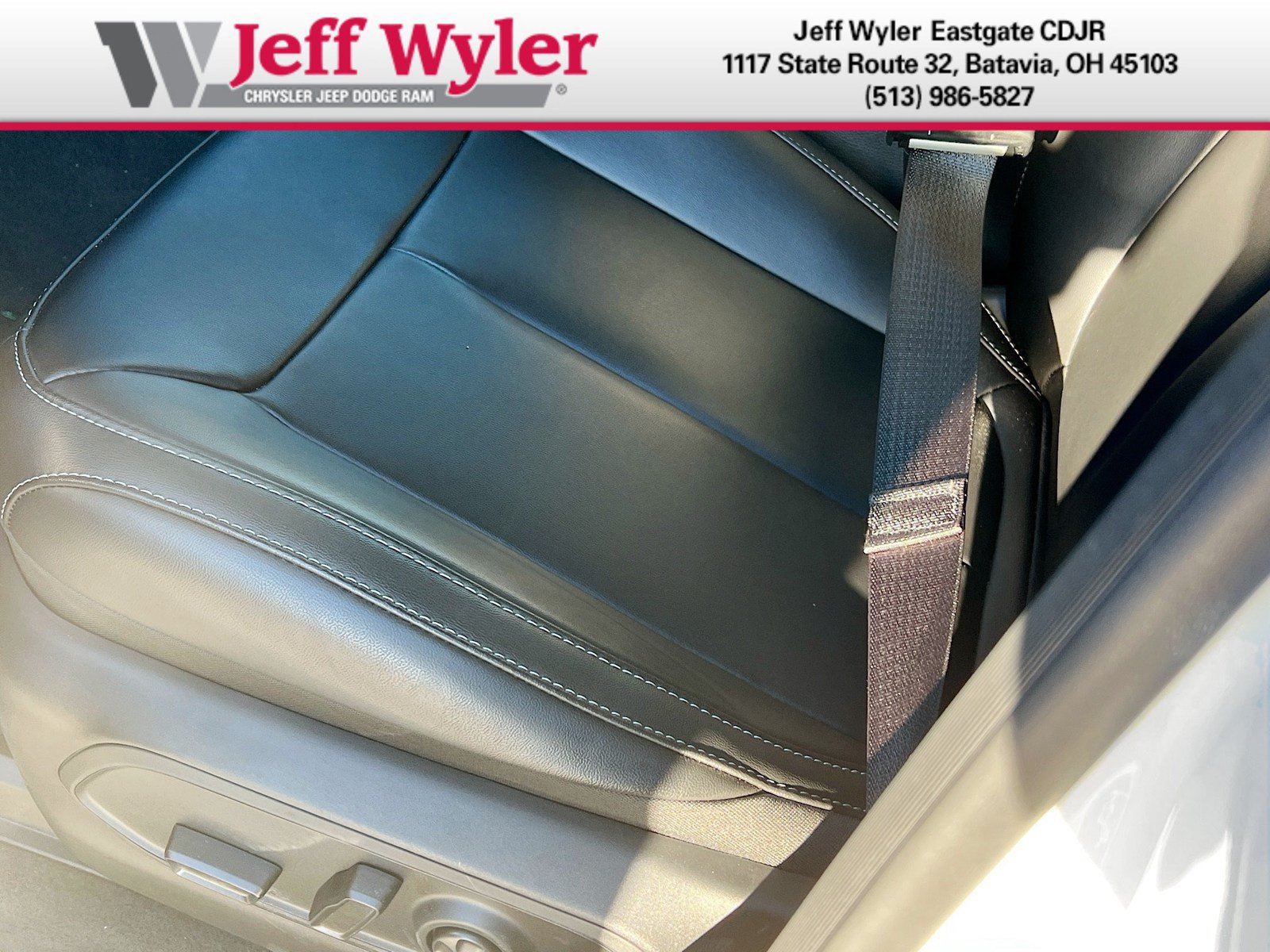 New 2026 Jeep Grand Cherokee Limited w/ Limited Altitude Package AWD/4WD image 4