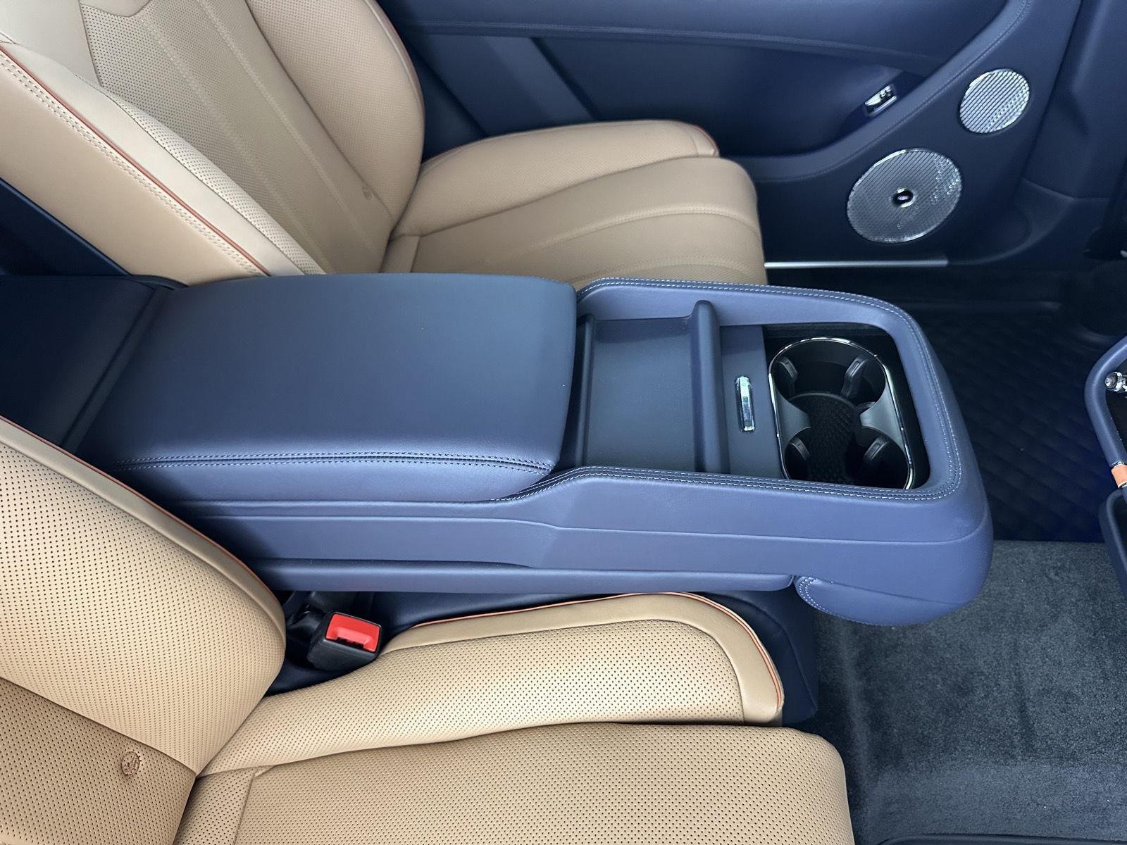 New 2026 Bentley Bentayga Extended Wheelbase AWD/4WD image 30