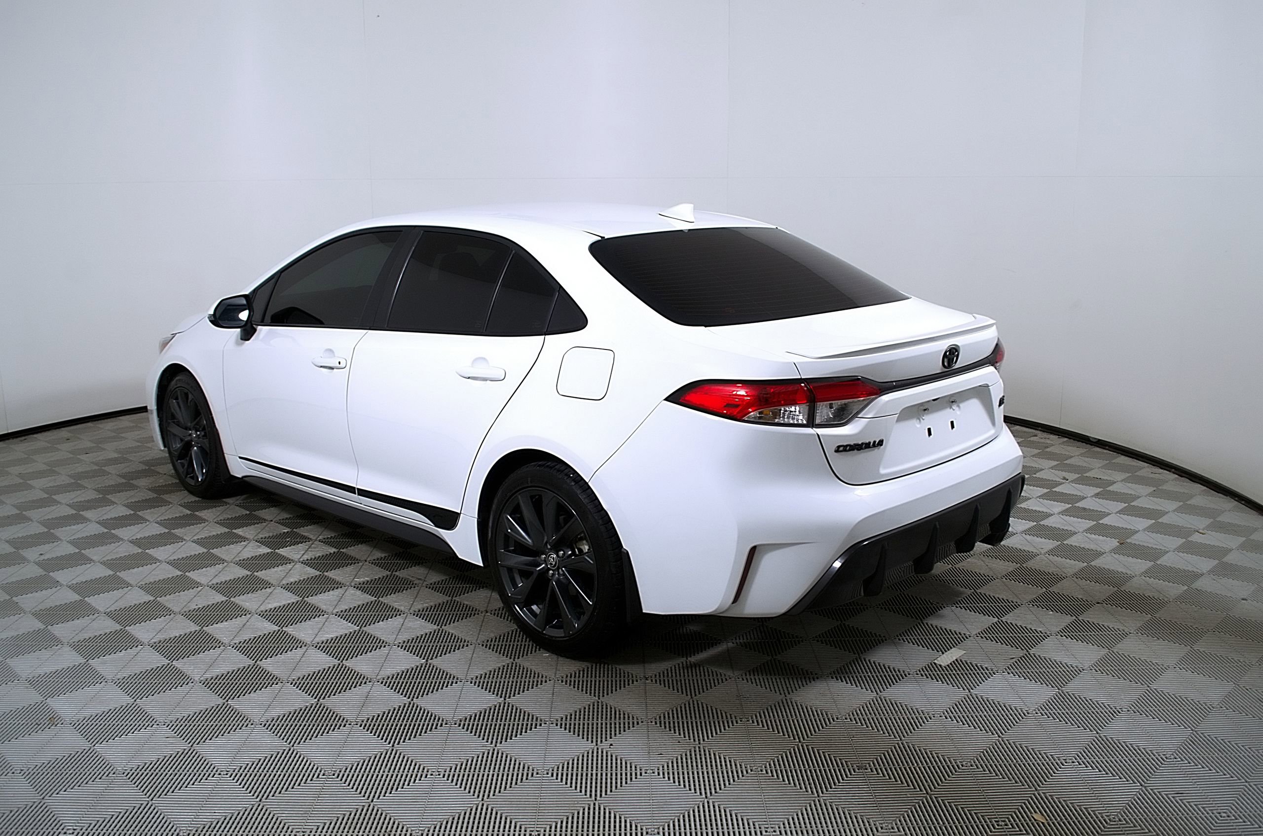 Used 2024 Toyota Corolla SE FWD image 9