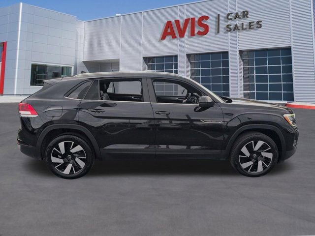Used 2025 Volkswagen Atlas Cross Sport SE FWD image 5