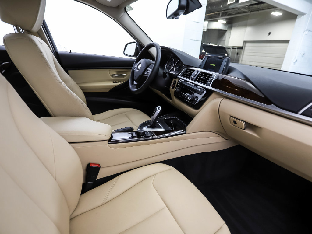 Used 2018 BMW 320i xDrive Sedan AWD/4WD image 29