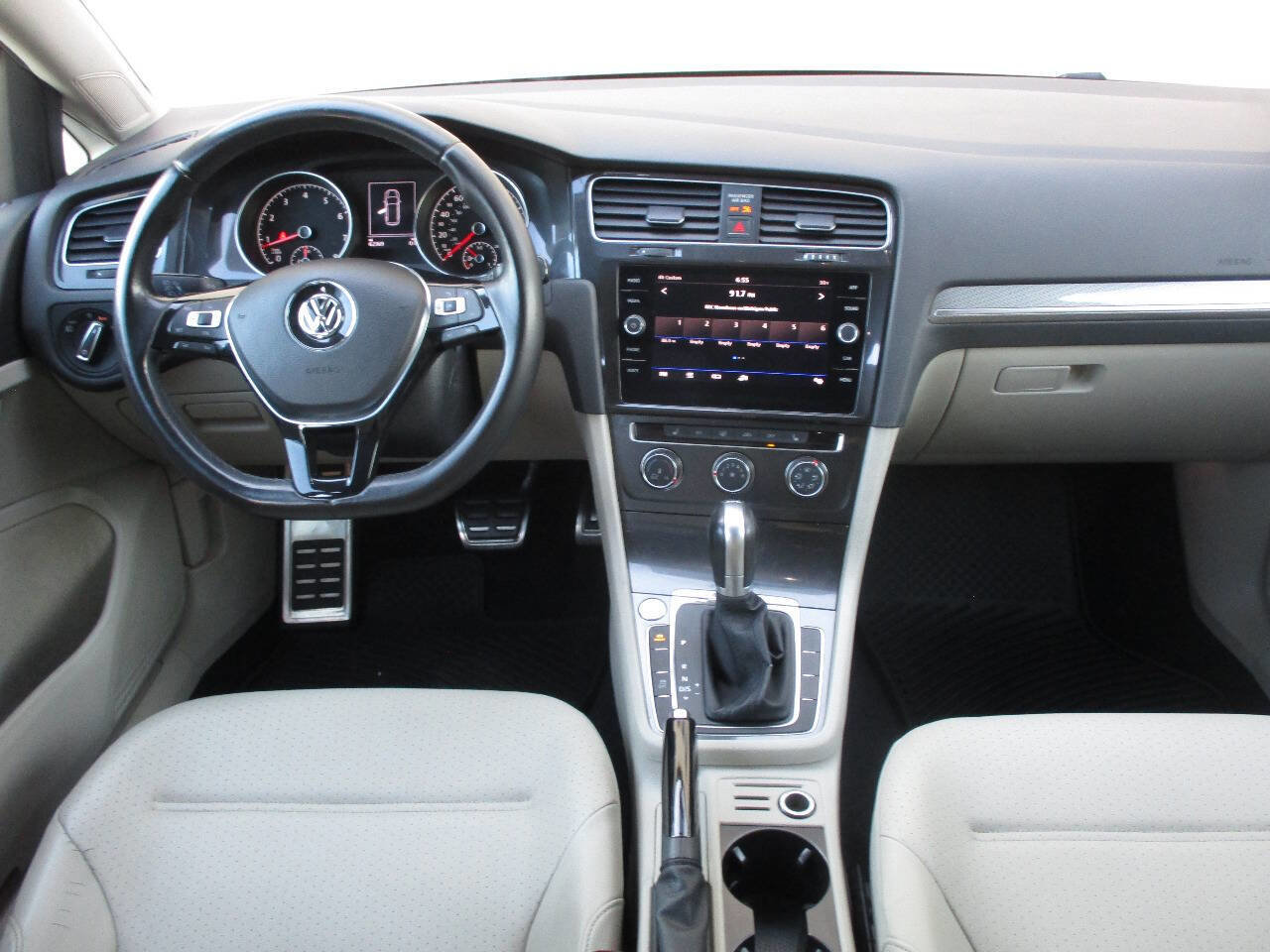 Used 2018 Volkswagen Golf Alltrack SE image 16