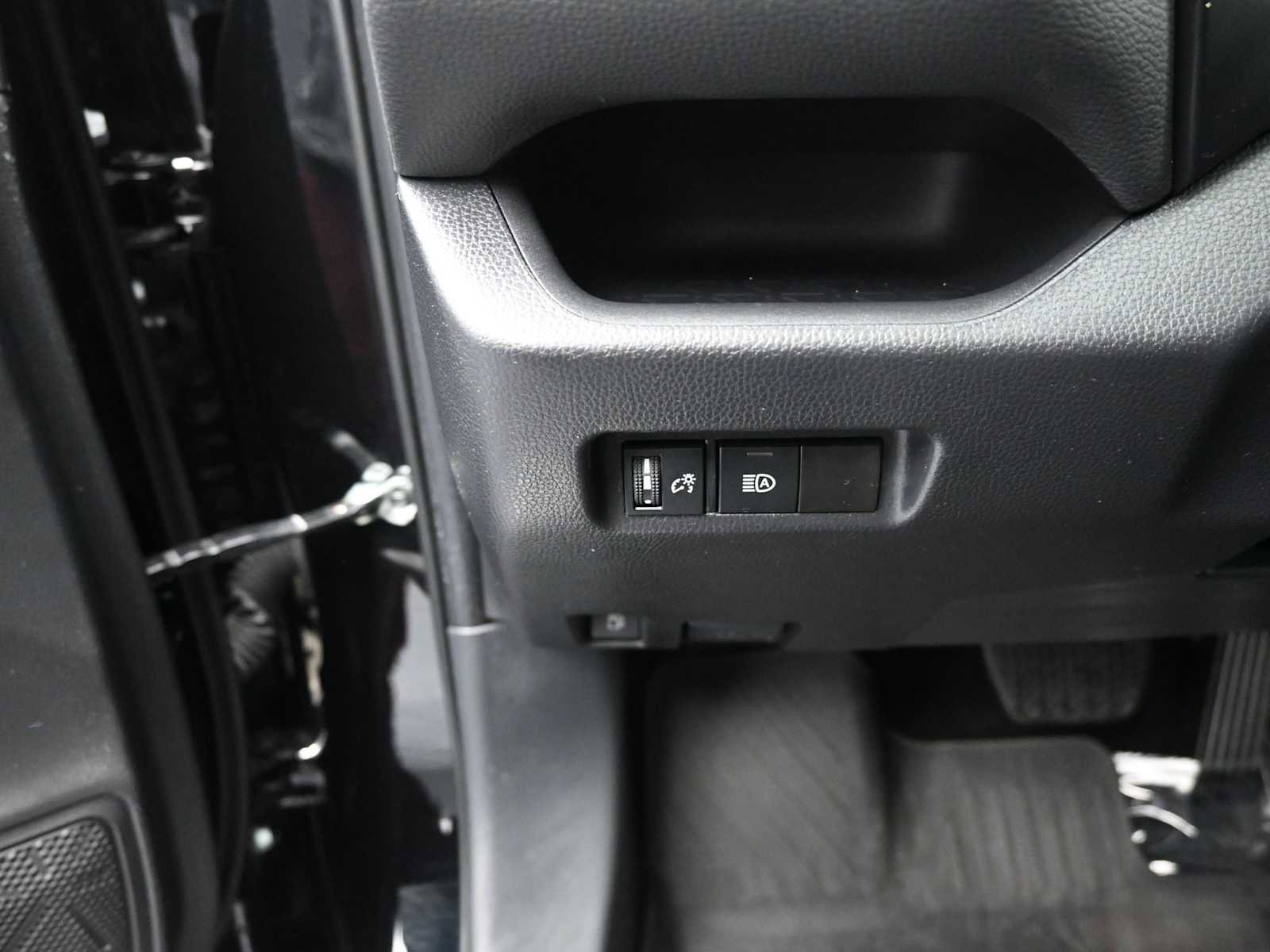 Used 2024 Toyota RAV4 AWD Hybrid image 11