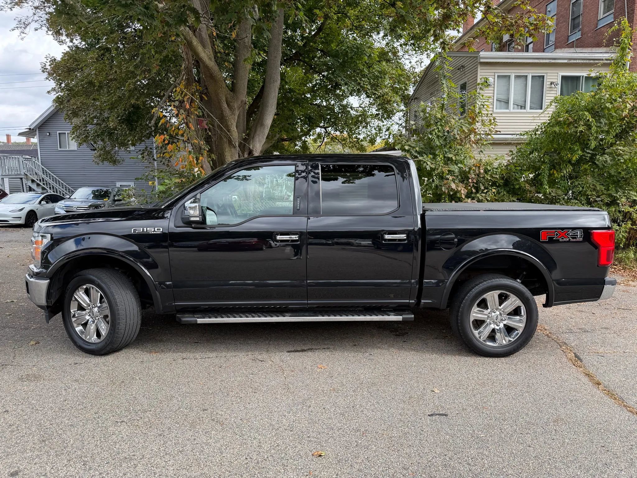 Used 2019 Ford F150 Lariat image 9
