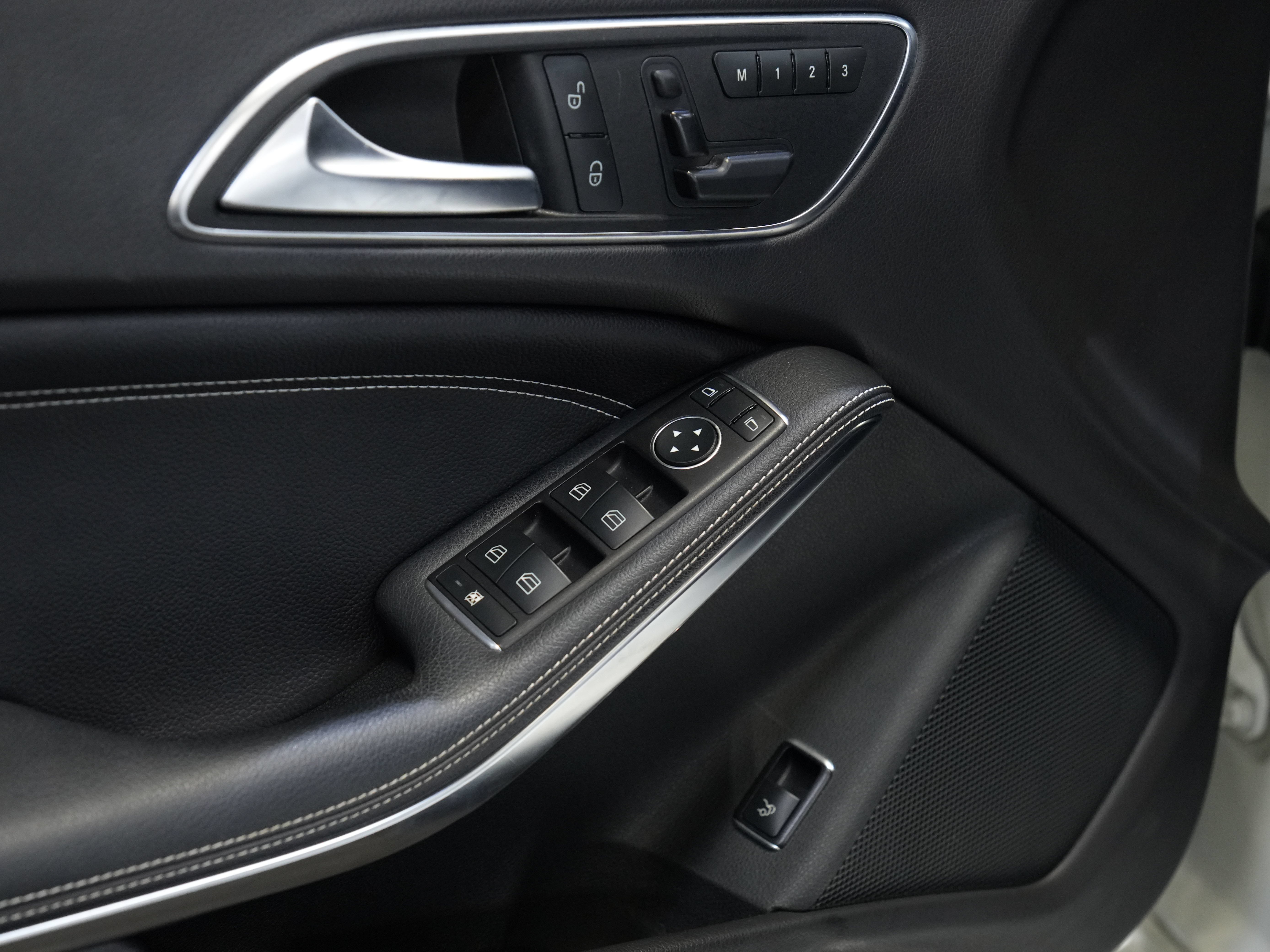 Used 2015 Mercedes-Benz CLA 250 image 22