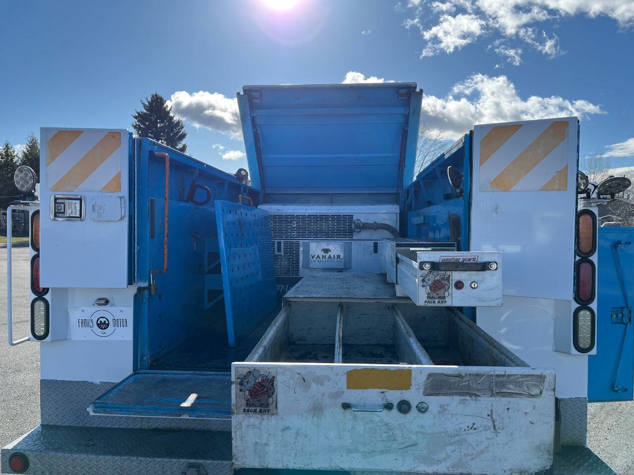 Used 2012 Ford F550 4x4 Regular Cab Super Duty w/ Payload Upgrade Pkg image 22