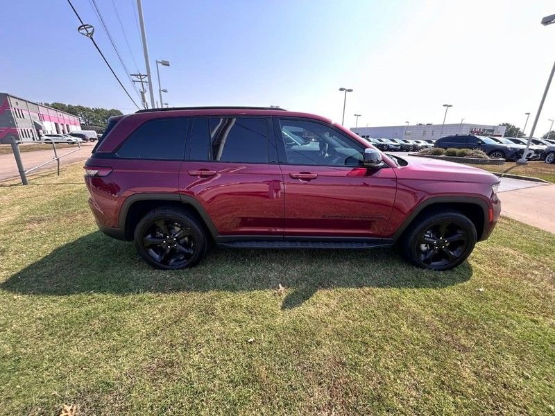 Used 2023 Jeep Grand Cherokee Limited w/ Luxury Tech Group II image 4