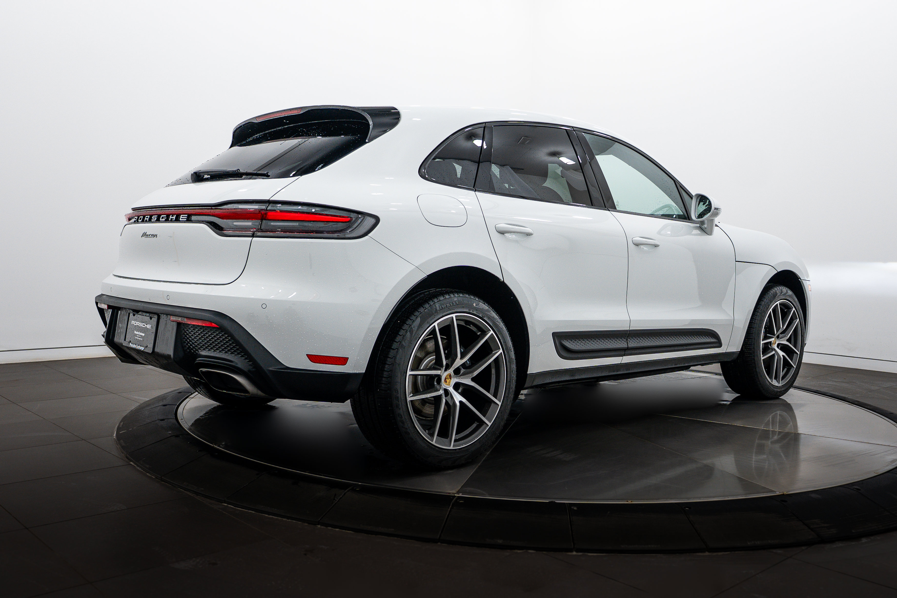 Certified 2026 Porsche Macan AWD/4WD image 7