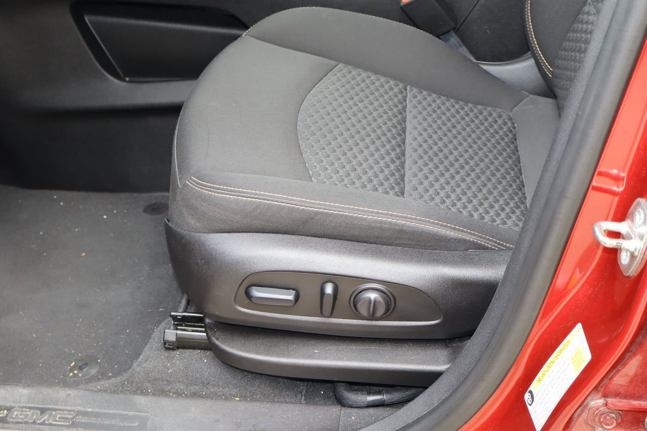 Used 2018 GMC Terrain SLE w/ Driver Convenience Package FWD image 18