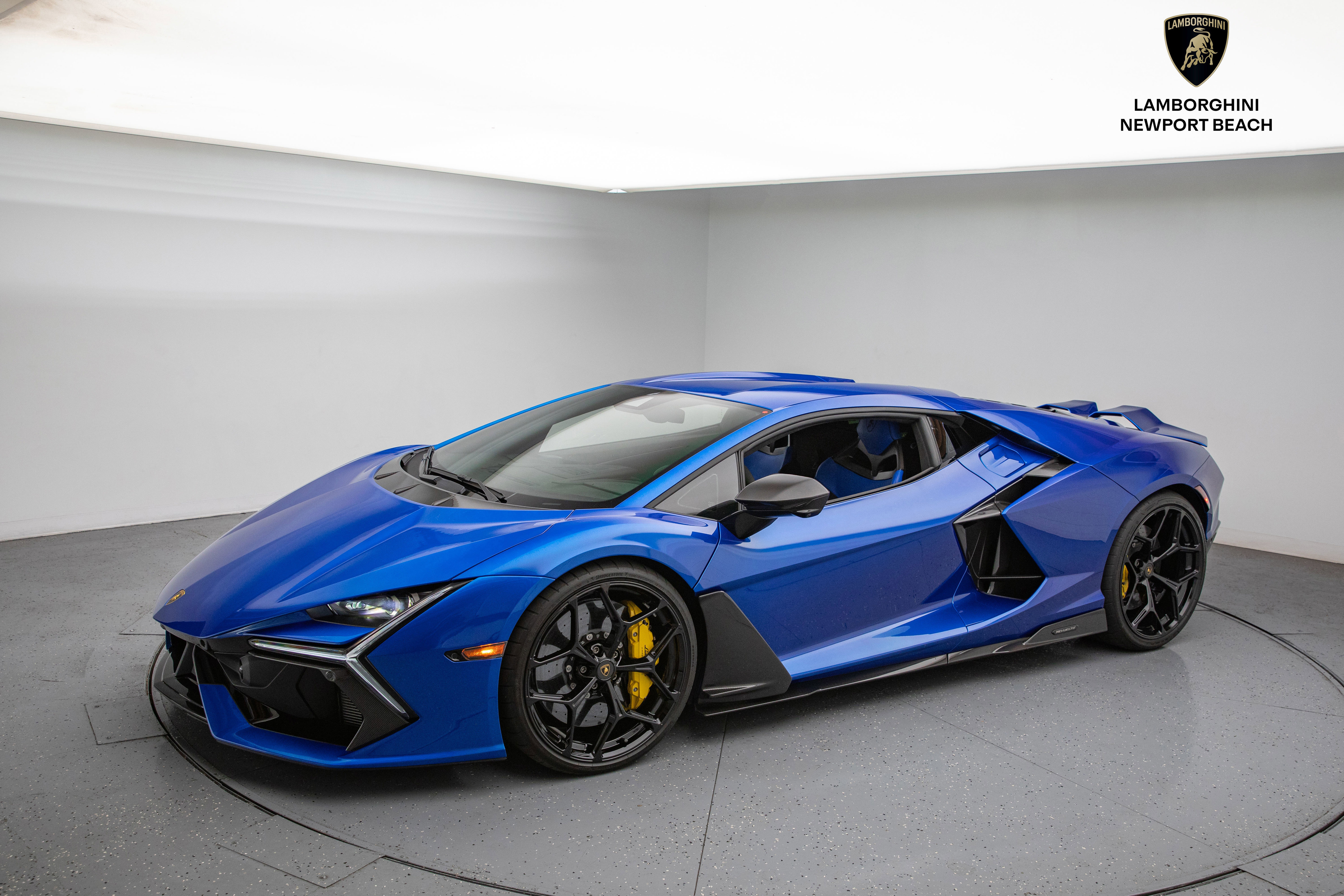 Used 2024 Lamborghini Revuelto image 19
