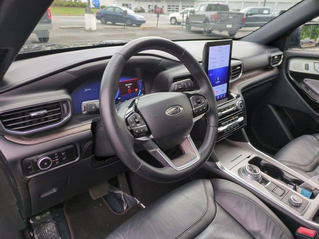 Used 2023 Ford Explorer Platinum w/ Technology Package AWD/4WD image 16