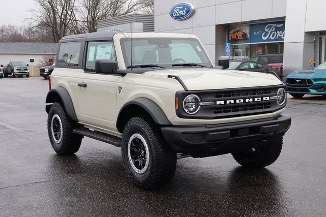 New 2025 Ford Bronco 2-Door w/ Sasquatch Package image 2
