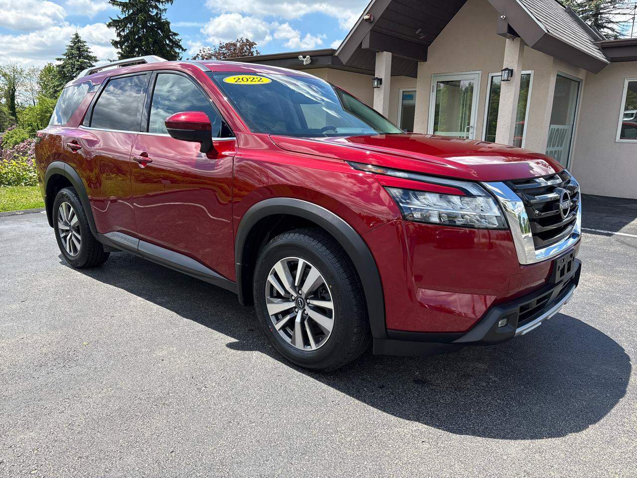 Used 2022 Nissan Pathfinder SL AWD/4WD image 3