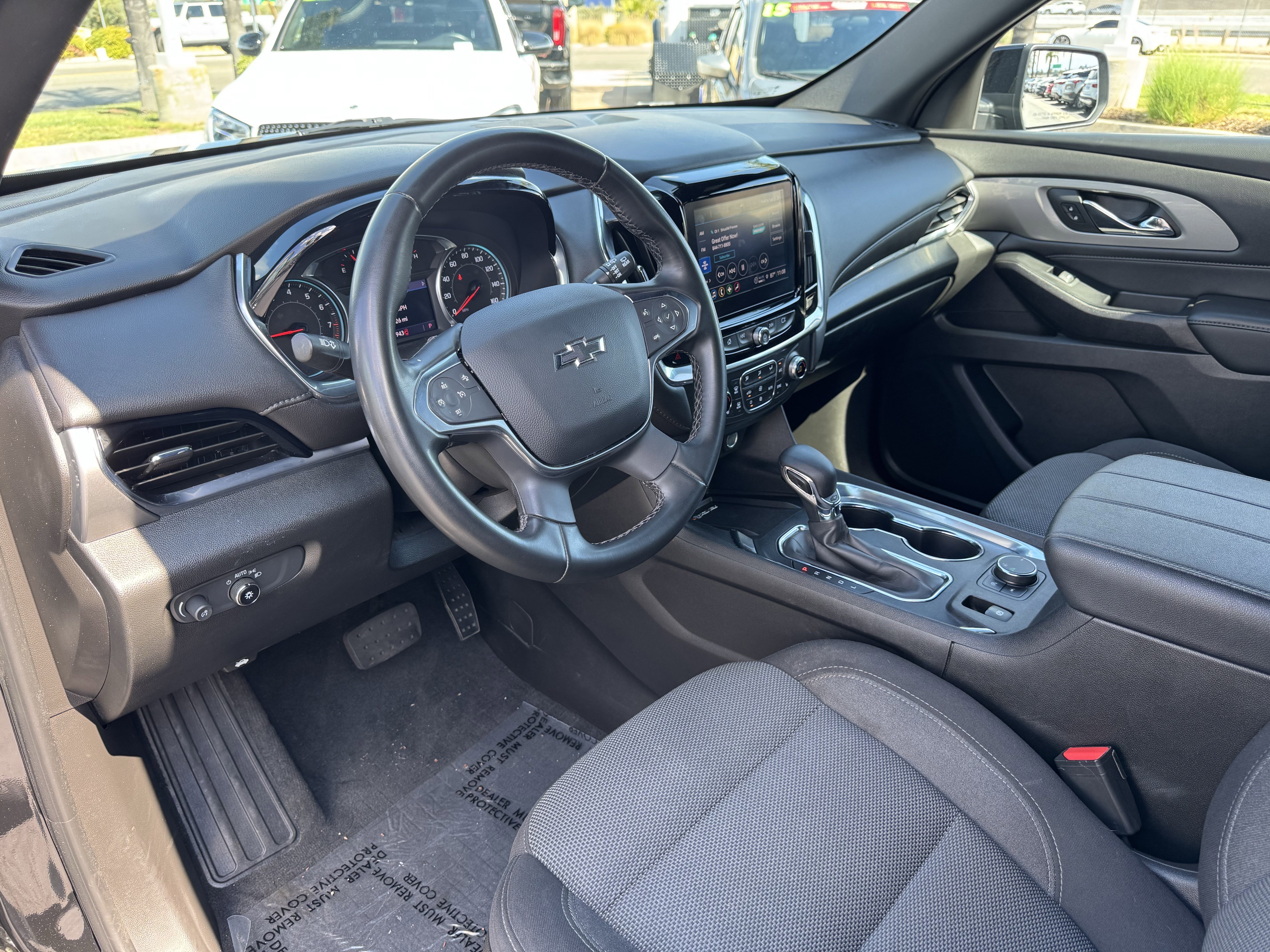 Used 2023 Chevrolet Traverse LT image 17