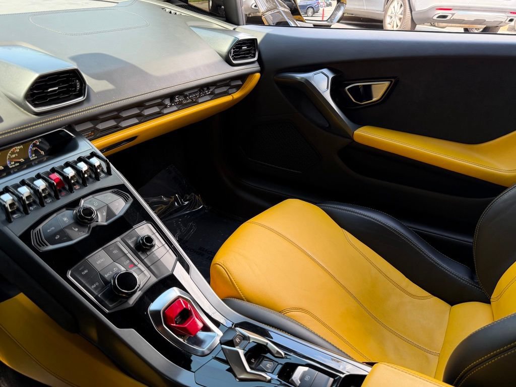 Used 2015 Lamborghini Huracan LP 610-4 AWD/4WD image 37