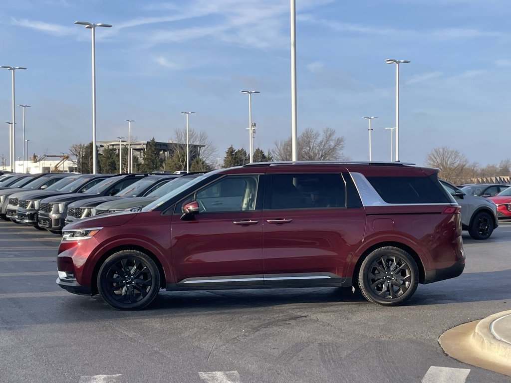 Used 2023 Kia Carnival SX Prestige image 4