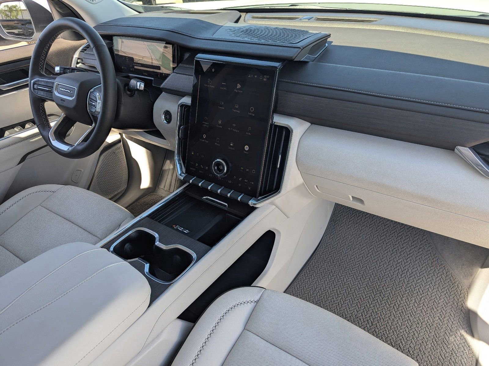 Used 2026 GMC Acadia Denali image 13