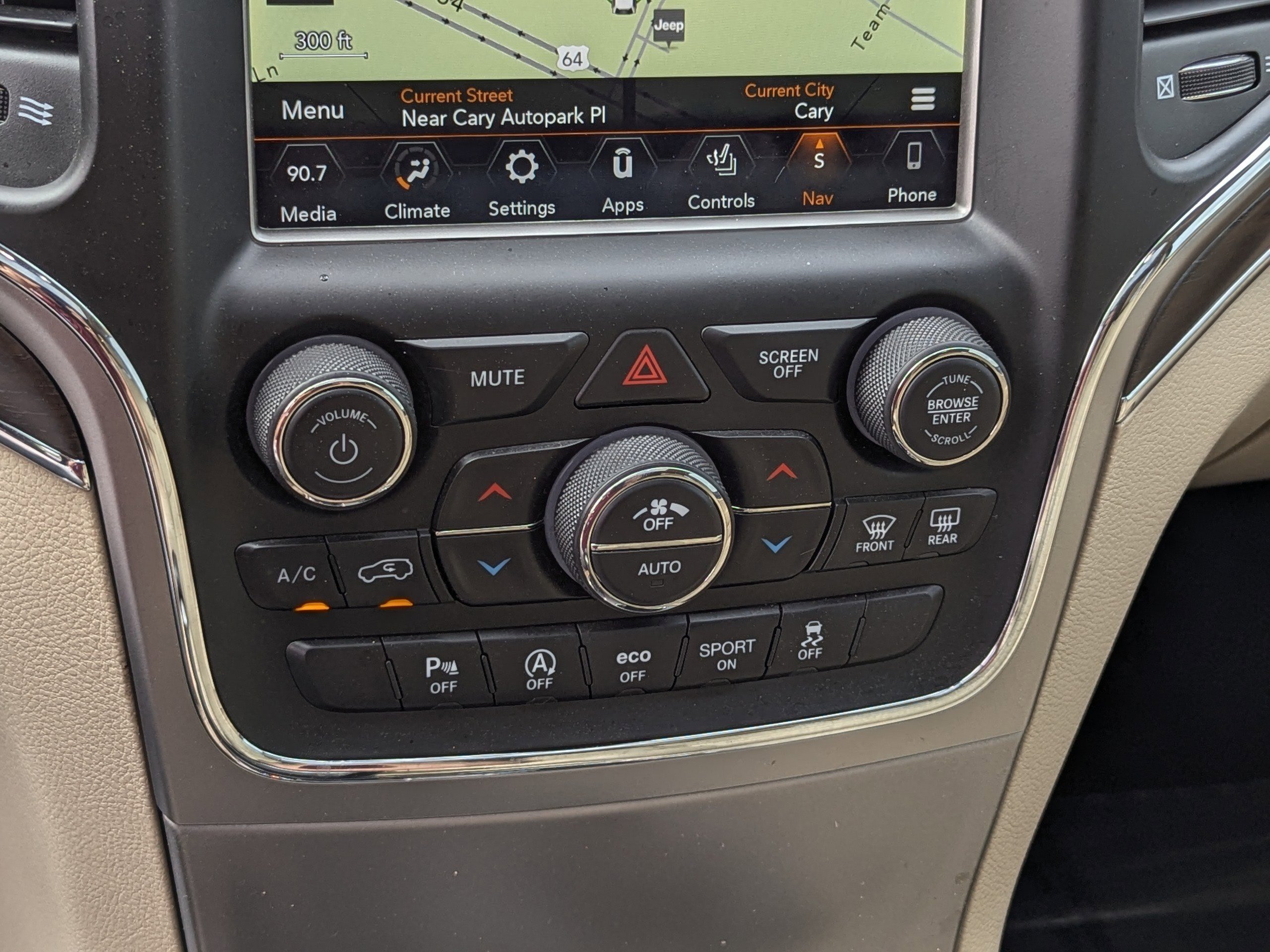 Used 2018 Jeep Grand Cherokee Limited image 26