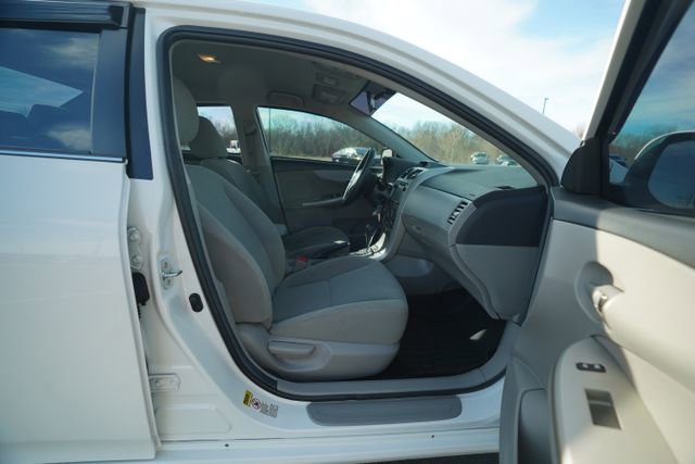 Used 2013 Toyota Corolla LE image 19