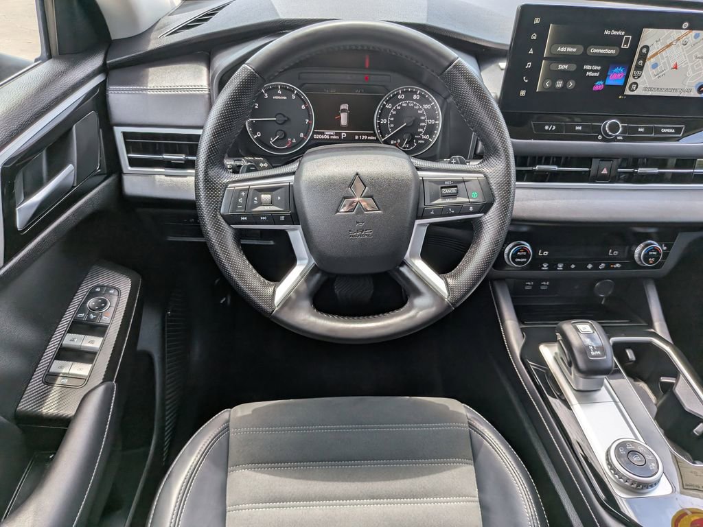 Used 2025 Mitsubishi Outlander SE FWD image 15