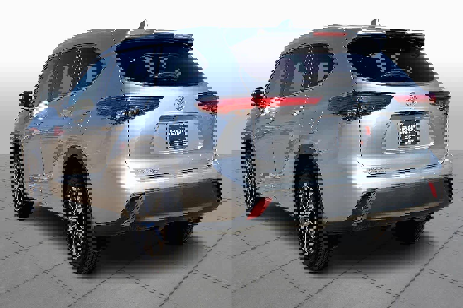 Used 2023 Toyota Highlander XLE image 12