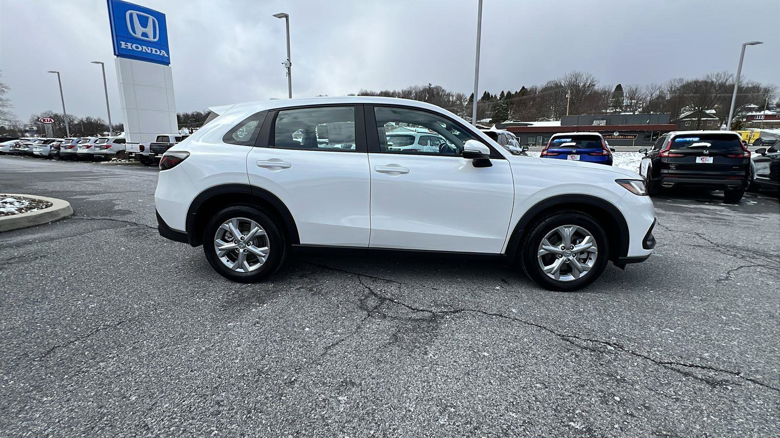 Certified 2025 Honda HR-V LX image 3