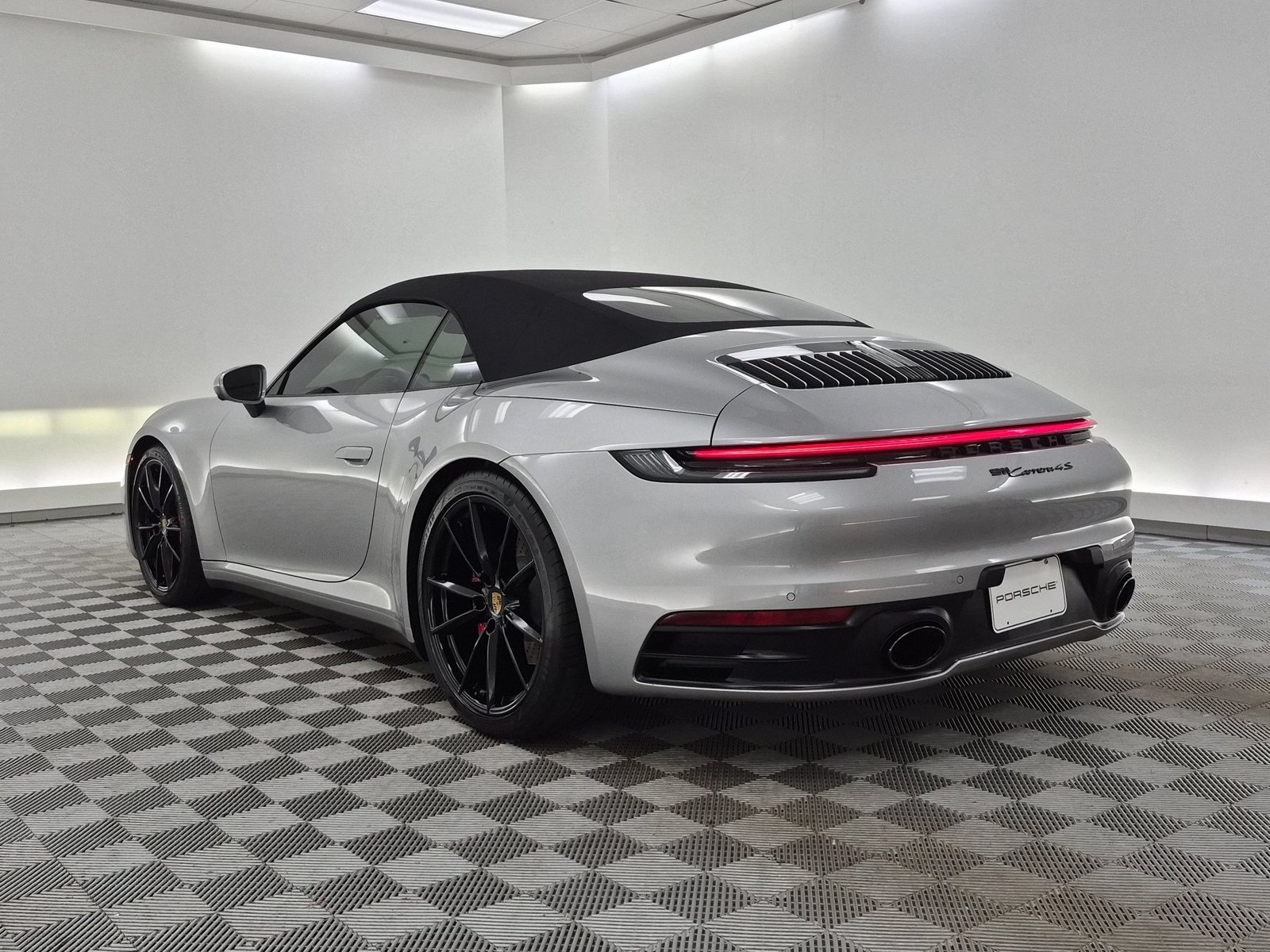 Certified 2020 Porsche 911 Carrera 4S AWD/4WD image 3