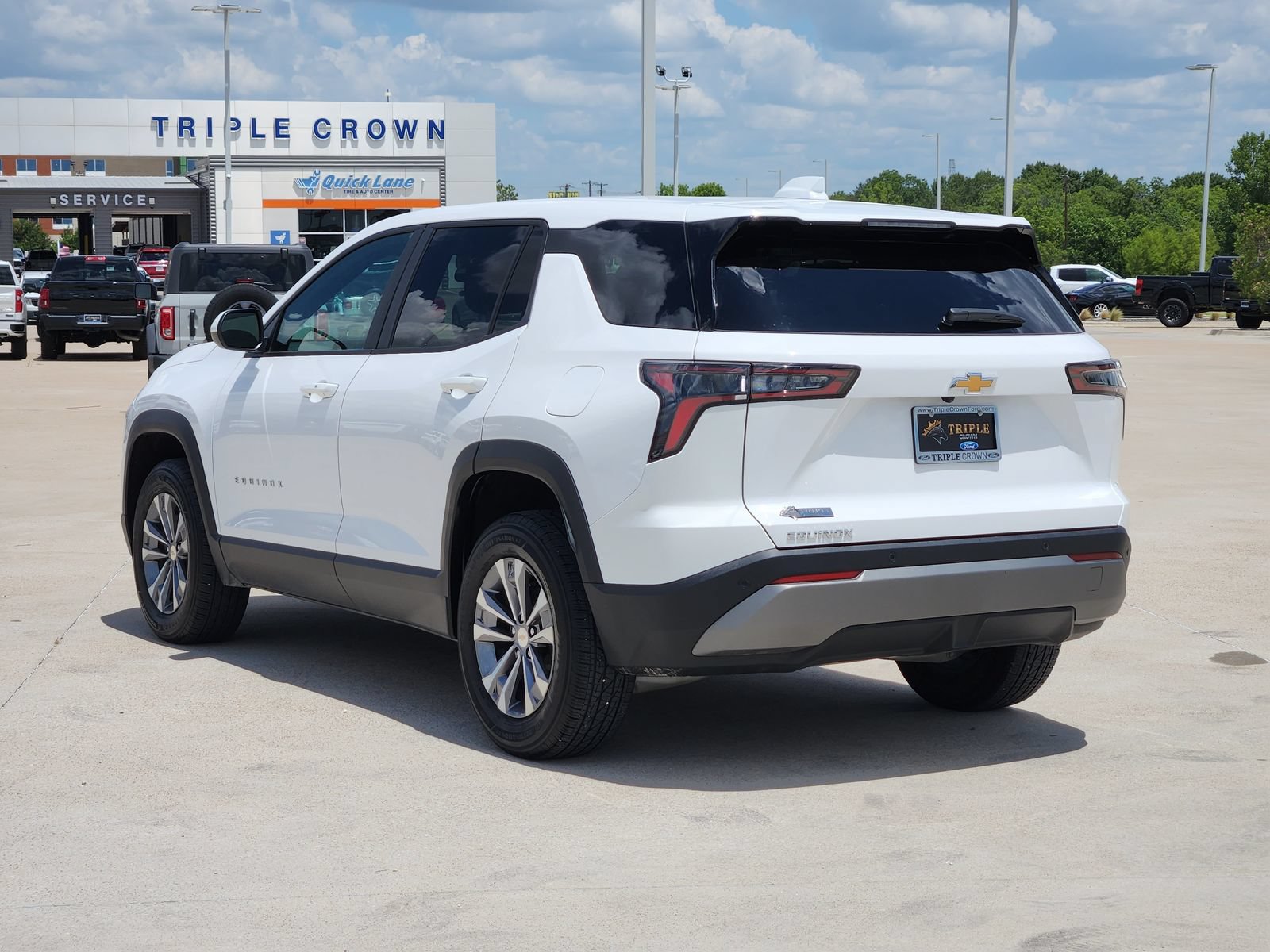 Used 2026 Chevrolet Equinox LT w/ Convenience Package II FWD image 4