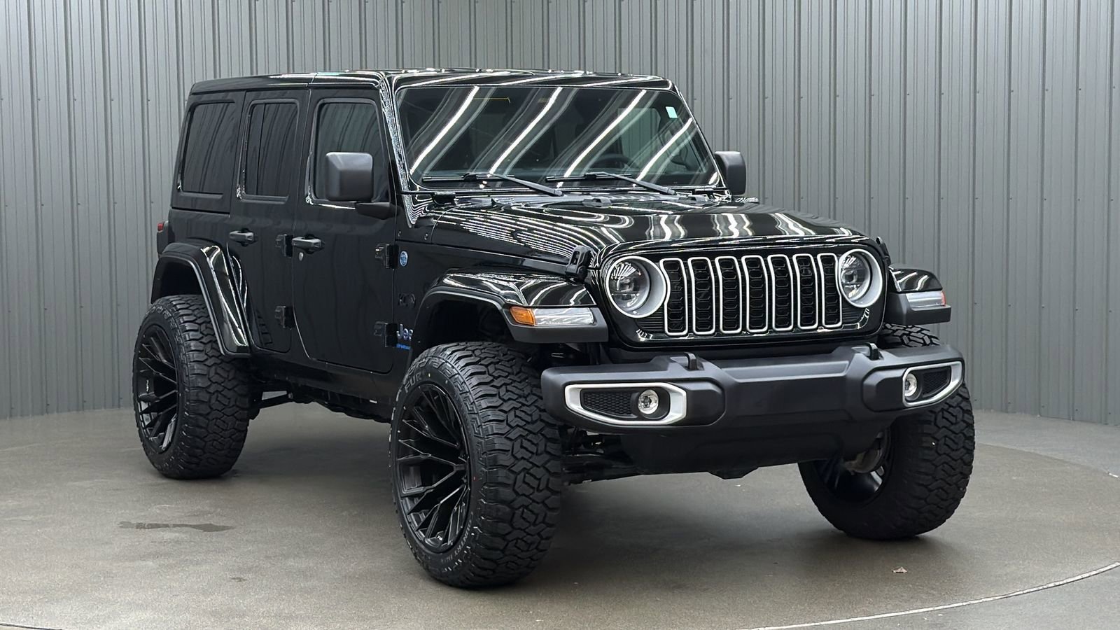 Used 2025 Jeep Wrangler Unlimited Sahara w/ Safety Group AWD/4WD image 7