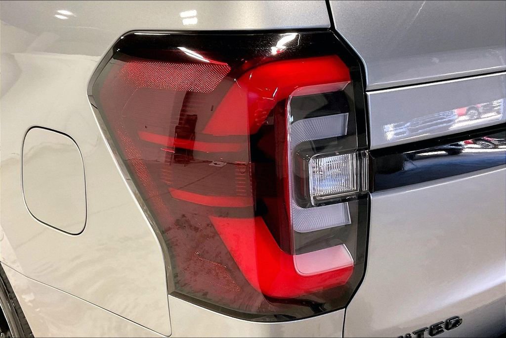 Used 2024 Ford Expedition Limited image 41