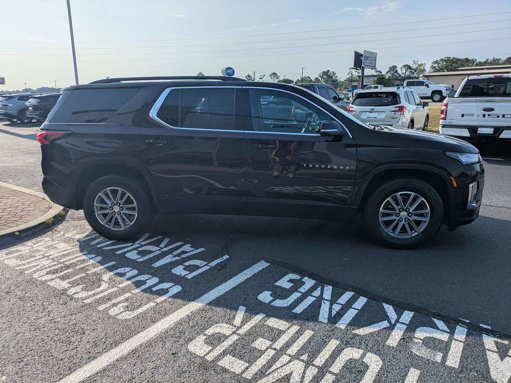 Used 2022 Chevrolet Traverse LT FWD image 4