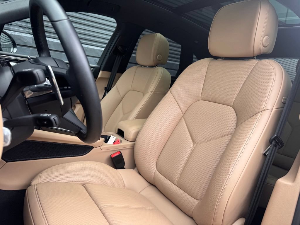 Certified 2026 Porsche Macan AWD/4WD image 15