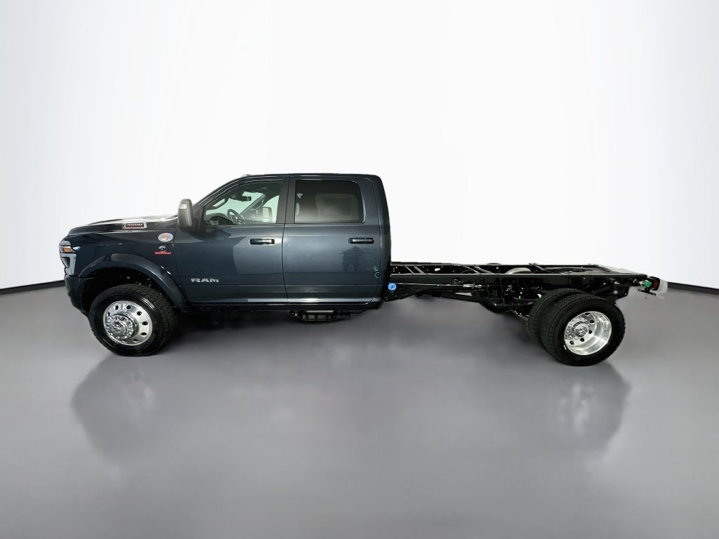 New 2026 RAM 4500 4x4 Crew Cab DRW w/ Laramie Trim Package image 4