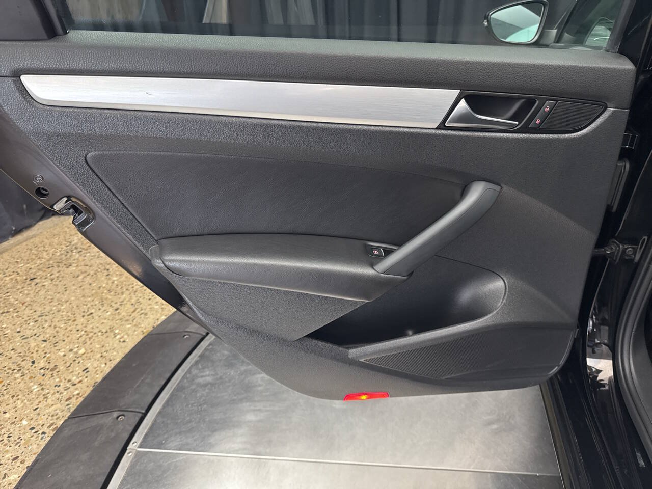 Used 2012 Volkswagen Passat 2.5 SE FWD image 18