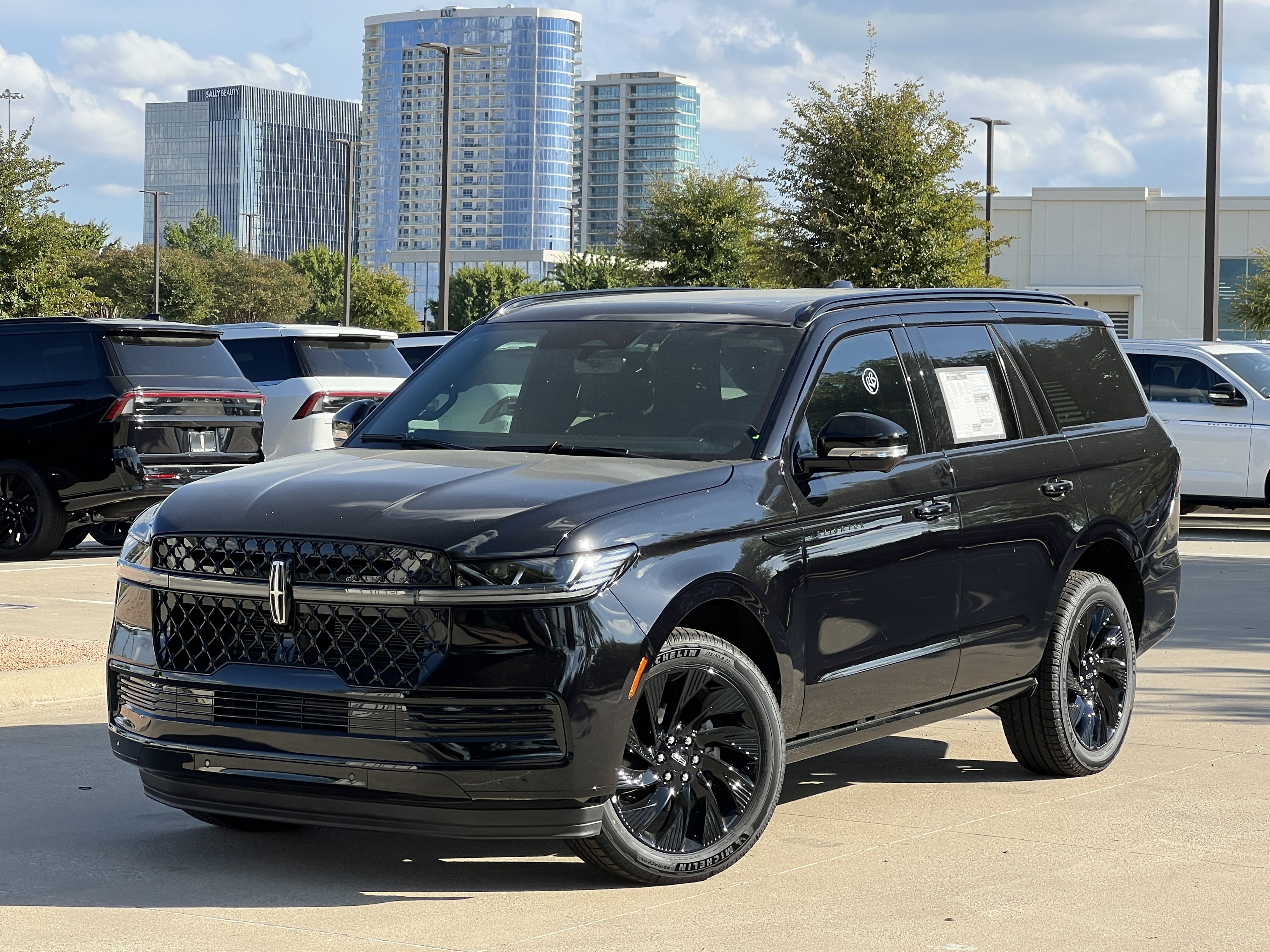 New 2027 Lincoln Navigator Reserve w/ Jet Appearance Package AWD/4WD image 1