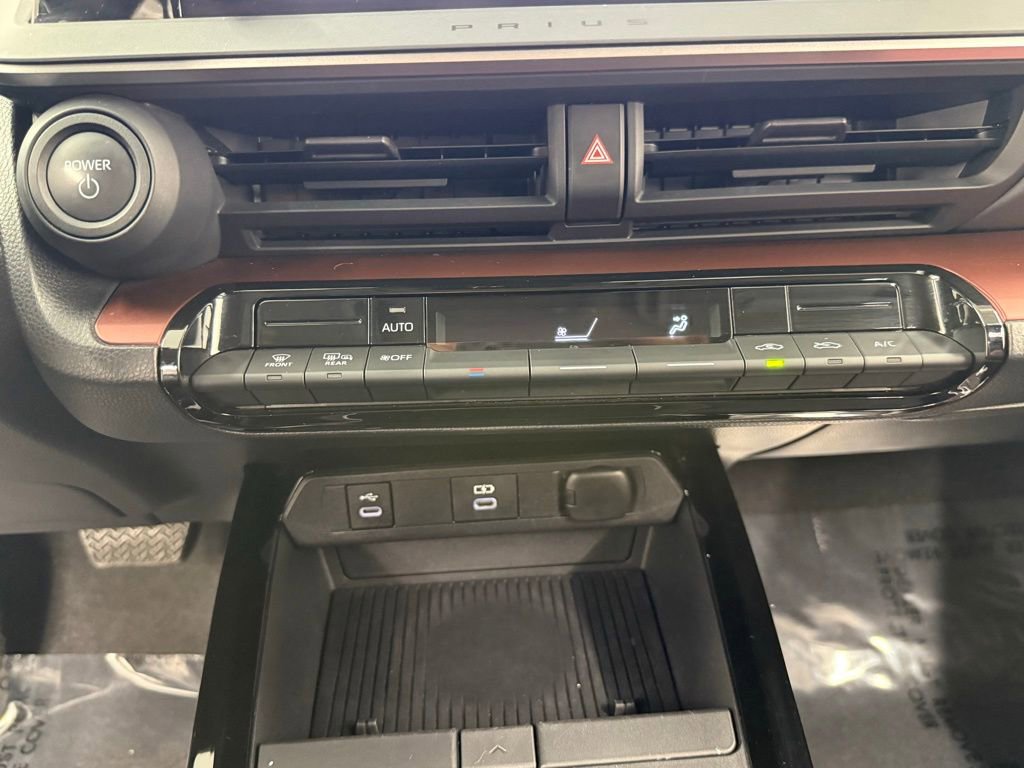 Used 2024 Toyota Prius Prime SE image 30