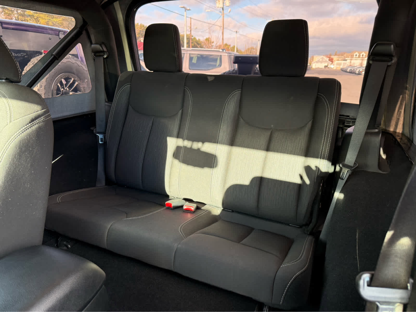 Used 2018 Jeep Wrangler Sahara w/ Connectivity Group image 20