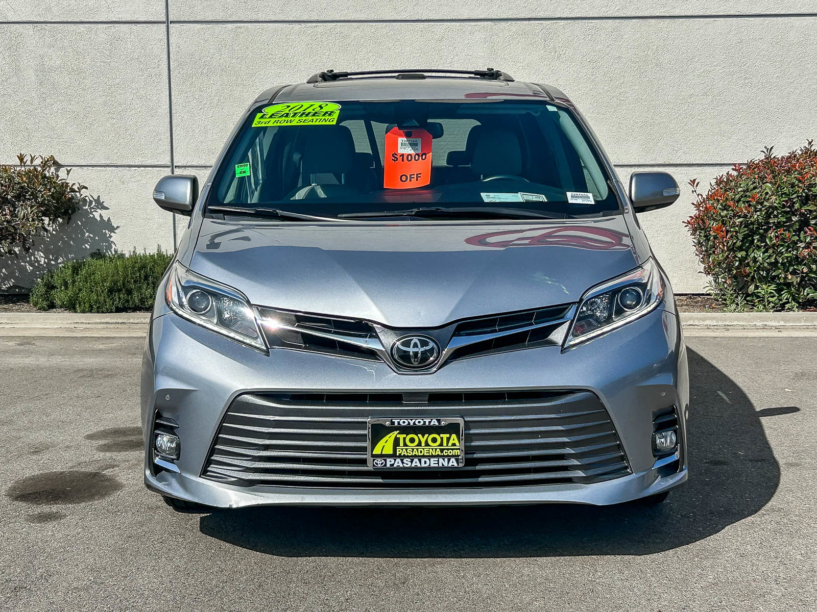 Used 2018 Toyota Sienna Limited w/ Carpet Mat Package image 2