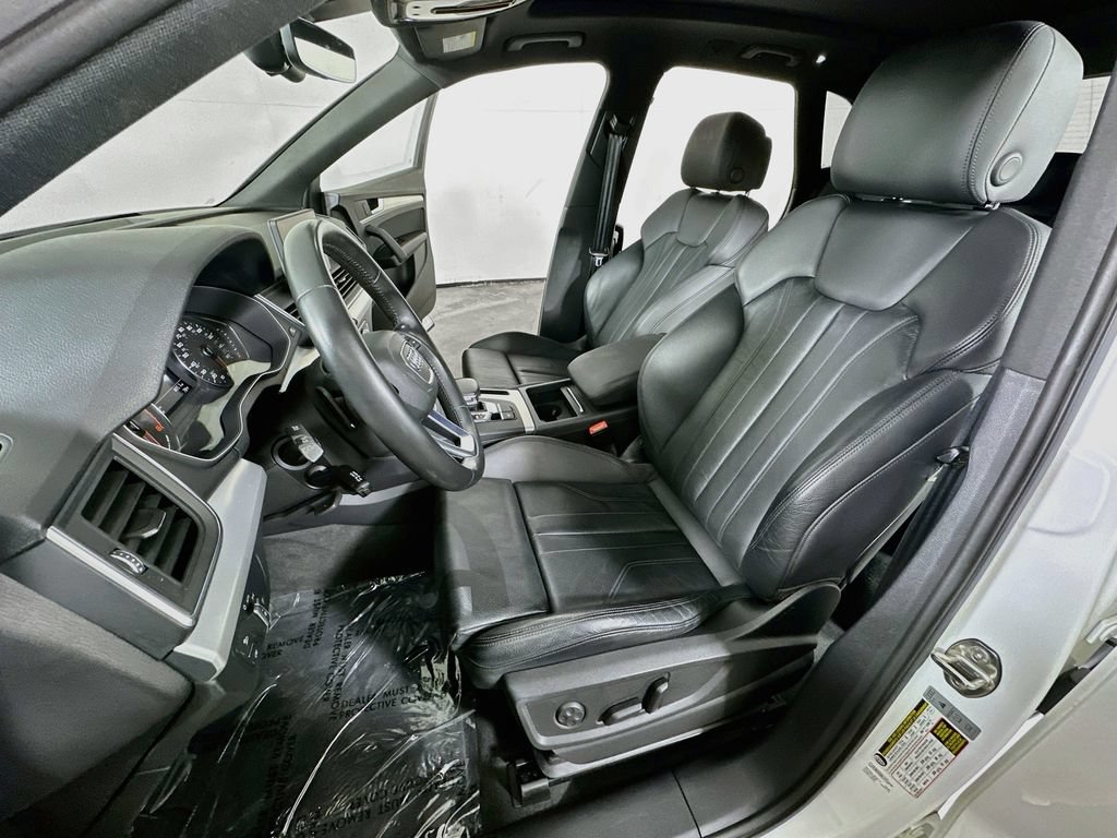 Used 2020 Audi Q5 2.0T Premium w/ Titanium Sport Package AWD/4WD image 15
