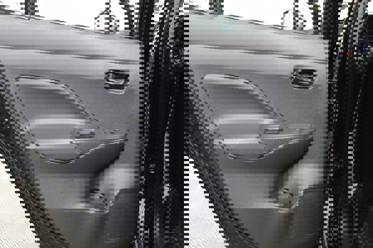 Used 2025 Nissan Versa S w/ Trunk Package image 20