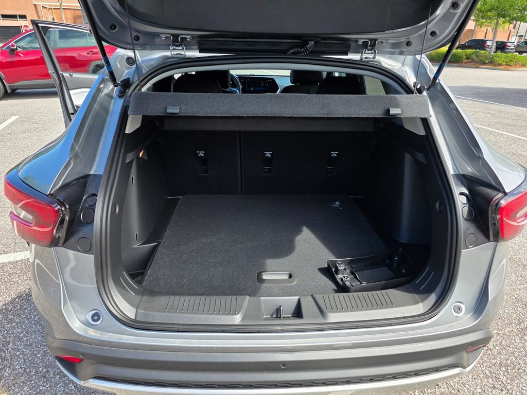 New 2026 Chevrolet Trax LT w/ Sunroof Package FWD image 22