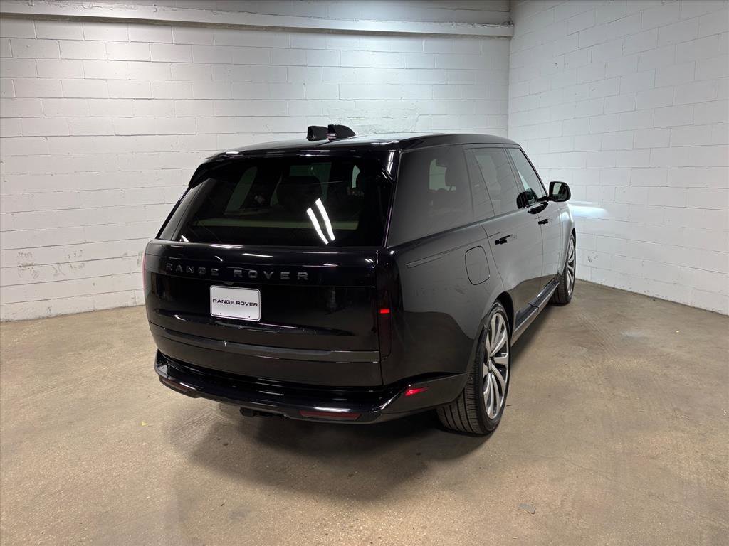 Used 2025 Land Rover Range Rover Long Wheelbase Autobiography image 7