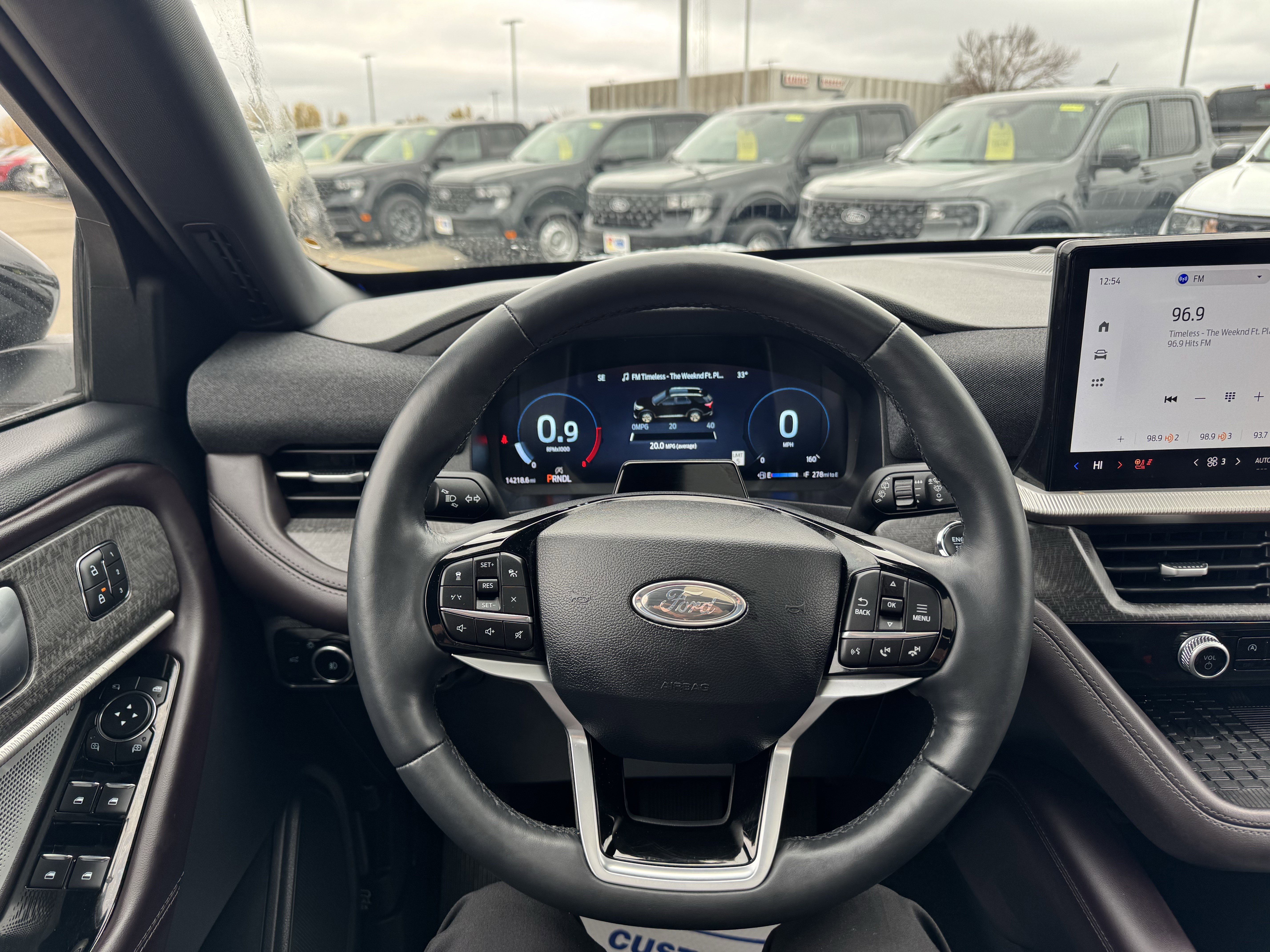 Certified 2025 Ford Explorer Platinum w/ LUX Leather Package image 9