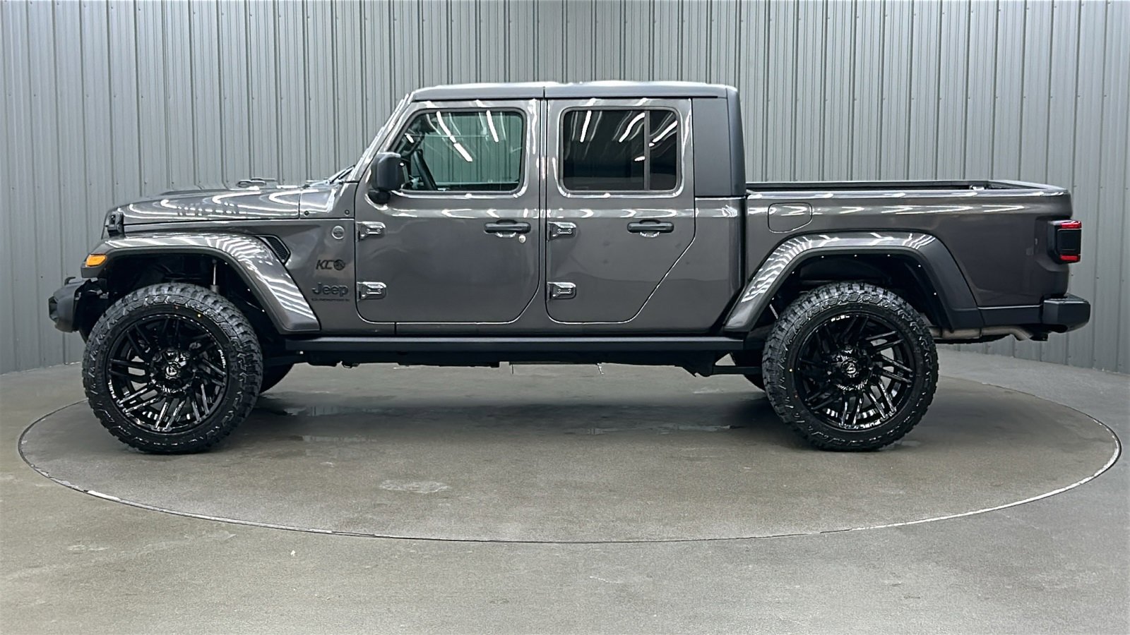 Used 2024 Jeep Gladiator Willys image 2