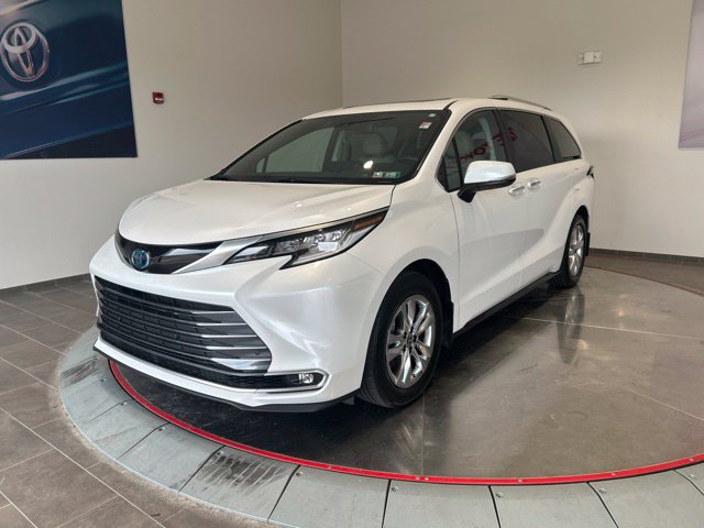 Certified 2024 Toyota Sienna Limited AWD/4WD image 3