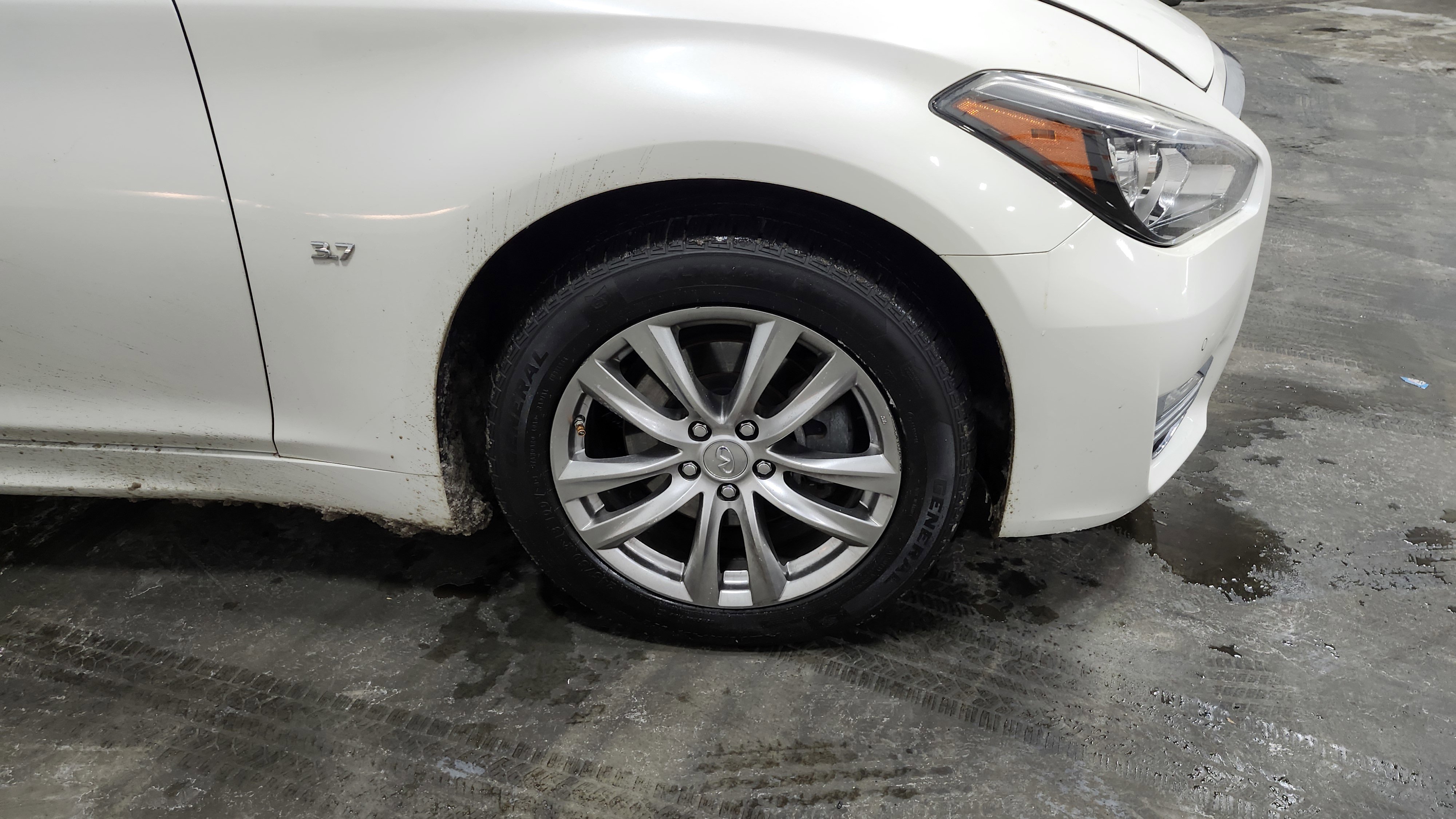Used 2019 INFINITI Q70 Luxe image 12