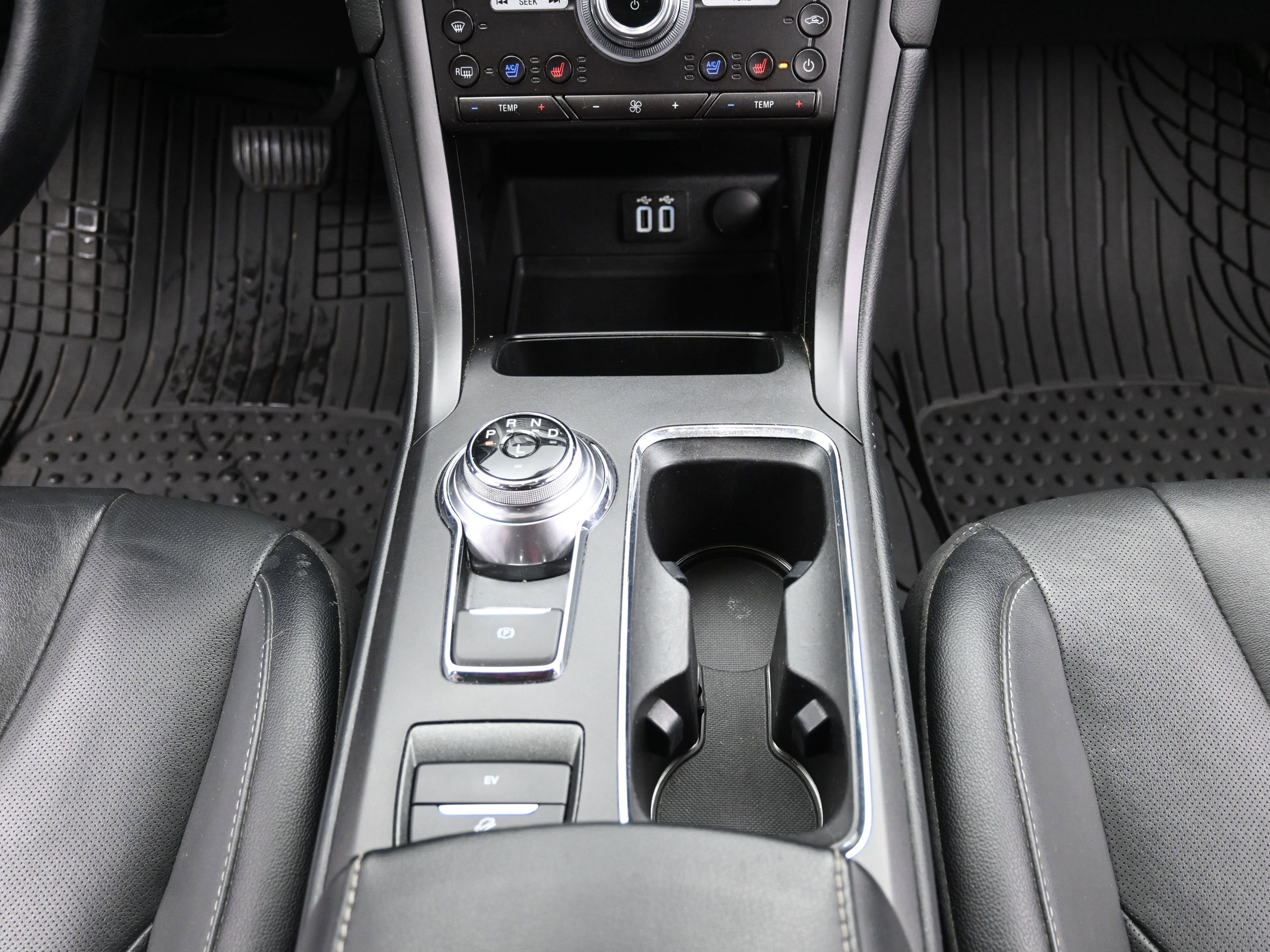 Used 2020 Ford Fusion Energi Titanium FWD image 19