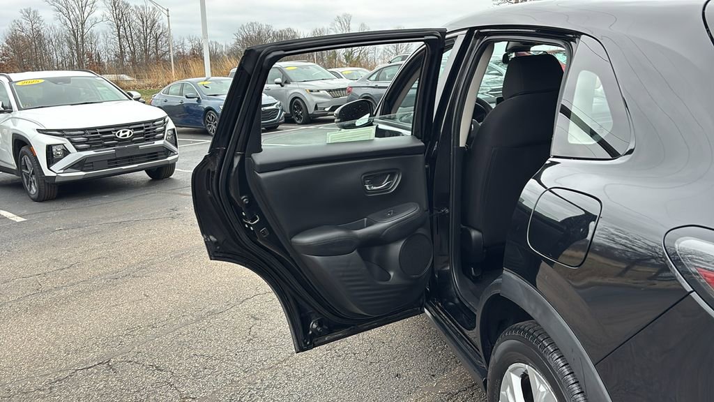 Used 2023 Honda HR-V LX image 28