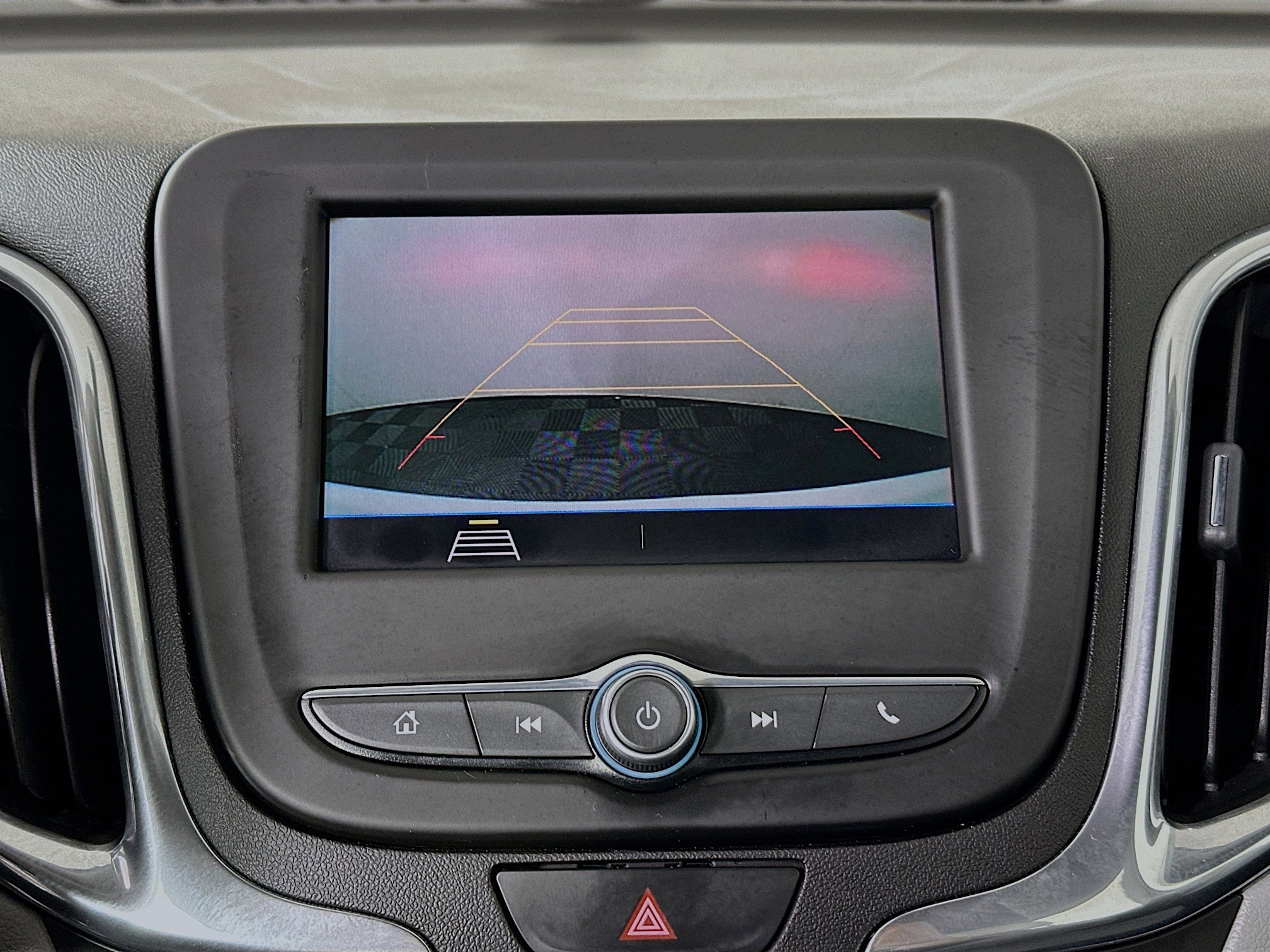 Used 2020 Chevrolet Equinox LS image 25